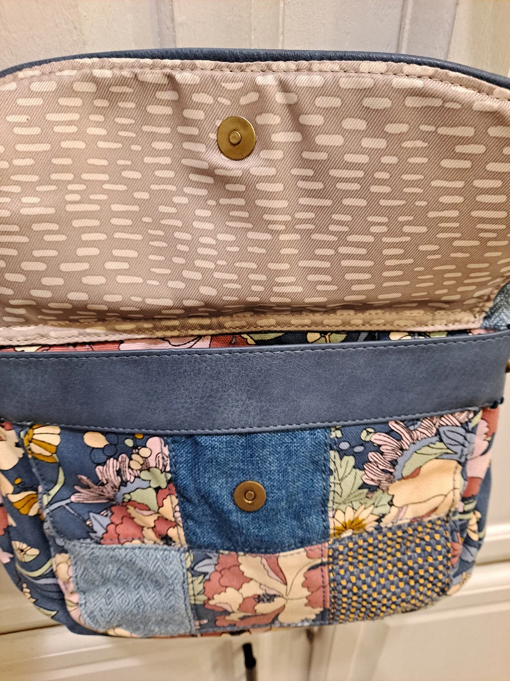Sakroots Artist Circle Blue Floral Patchwork Cotton Crossbody Multicolor Accents - Picture 4 of 16
